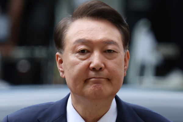 김건희 특검이 윤석열 전 대통령에 관해 조사 없이 기소하는 방안 등을 검토하고 있다. 사진은 12·3 비상계엄과 관련해 특검의 수사를 받는 윤석열 전 대통령이 두 번째 구속 전 피의자심문(영장실질심사)를 받기 위해 지난달 9일 오후 서울 서초구 중앙지방법원으로 출석하고 있다는 모습. /사진=뉴스1(공동취재단)