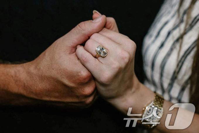 [뉴스1 PICK]테일러 스위프트, 풋볼선수 켈시와 약혼...트럼프도 