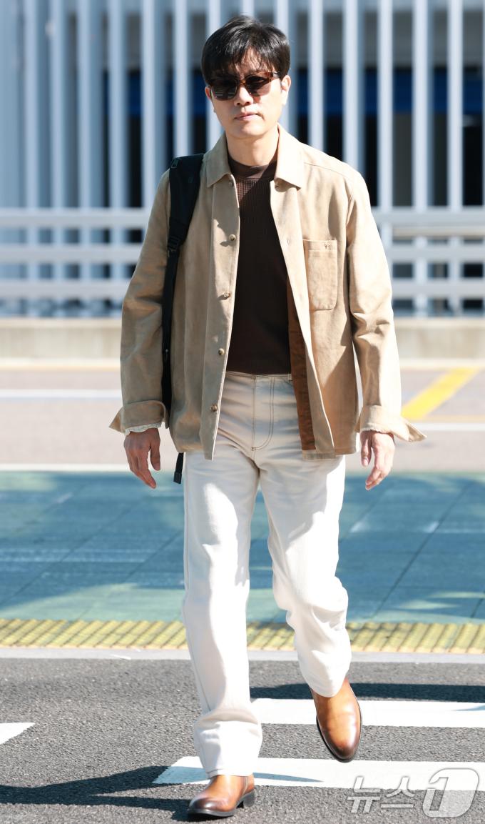 배우 박희순이 베니스국제영화제 참석을 위해 27일 오전 인천국제공항을 통해 파리로 출국하고 있다. 2025.8.27/뉴스1 ⓒ News1 권현진 기자