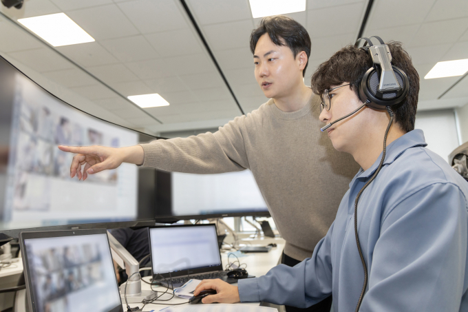 지난 4월19일 경기도 용인 소재 삼성전자 인재개발원에서 삼성전자 감독관이 상반기 삼성직무적성검사 응시자를 대상으로 예비 소집을 진행하는 모습. / 사진=삼성
