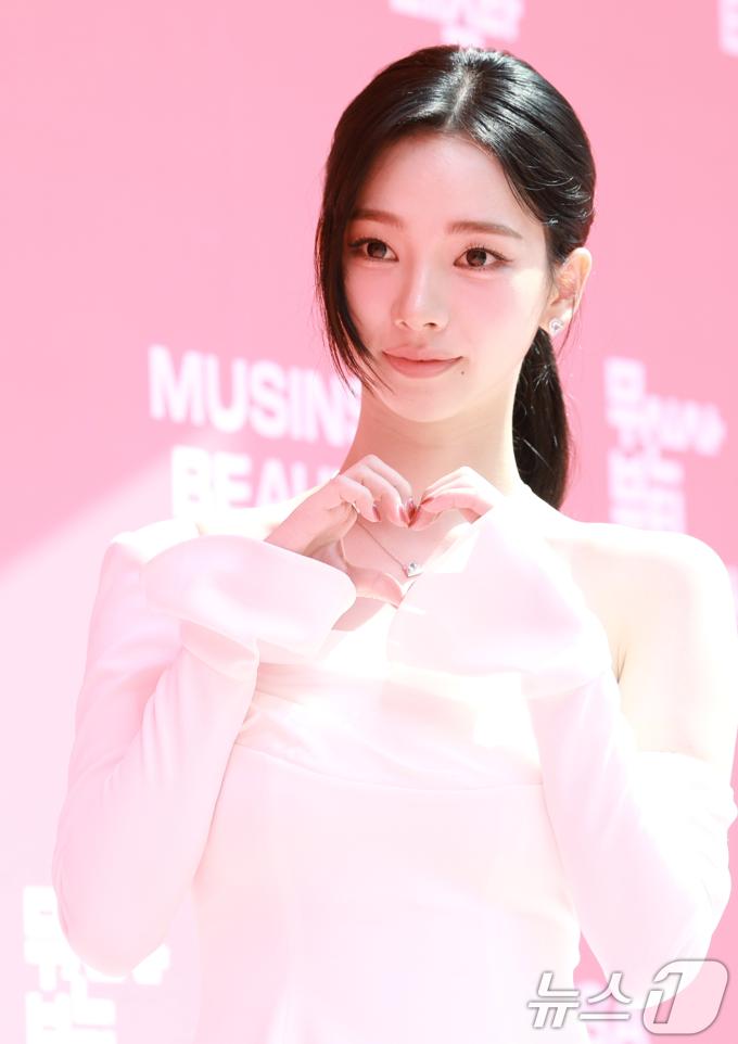 에스파 카리나가 27일 오후 서울 성동구 띵스플로우에서 열린 무신사 뷰티 페스타 개최 기념 행사에 참석해 포즈를 취하고 있다. 2025.8.27/뉴스1 ⓒ News1 권현진 기자