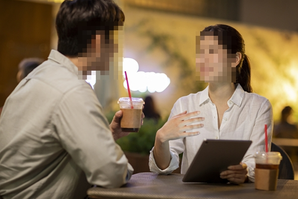 챗GPT에 일상의 모든 주제를 묻는 여자친구 때문에 고민인 남성 사연이 전해졌다. 사진은 기사의 이해를 돕기 위함. /사진=클립아트코리아