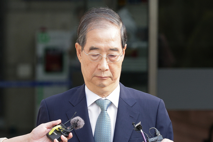 한덕수 전 국무총리에 대한 구속 영장이 기각됐다. 사진은 27일 서울 서초구 서울중앙지법에서 열린 구속 전 피의자 심문(영장실질검사)를 마친 한덕수 전 총리의 모습. /사진=뉴스1
