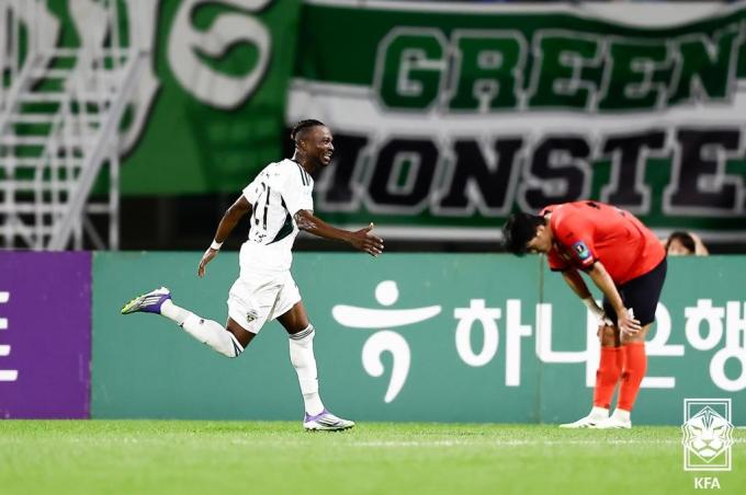 결승골을 넣은 츄마시(왼쪽)(대한축구협회 제공)