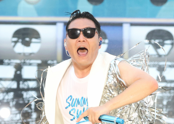 가수 싸이가 향정신성의약품 불법 처방 혐의로 입건돼 경찰의 수사를 받고 있는 것에 대해 입장을 밝혔다. 사진은 지난 6월 인천 서구 인천아시아드 주경기장에서 가진 '싸이 흠뻑쇼 SUMMER SWAG 2025 - 인천'에서 화려한 무대를 선보인 가수 싸이. /사진=뉴스1