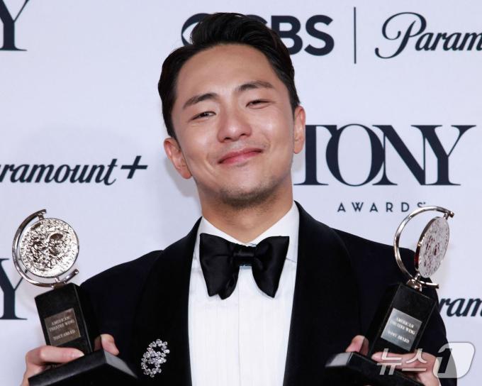 K뮤지컬 '어쩌면 해피엔딩'으로 토니상 6관왕을 차지한 박천휴 작가. ⓒ AFP=뉴스1 ⓒ News1