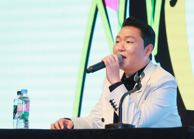 가수 싸이가 향정신성의약품을 매니저를 통해 대리 수령한 사실은 인정하면서도 대리 처방 혐의는 부인하자 현직 의사가 입장을 밝혔다. 사진은 지난 2022년 4월 서울 영등포구 페어몬트 앰배서더 서울에서 진행된 정규 9집 '싸다9' 발매기념 청음회에 참석한 가수 싸이. /사진=머니투데이