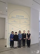 '올해의 작가상 2025' 후원 작가. 왼쪽부터 언메이크랩(최빛나, 송수연), 임영주, 김영은, 김지평. ⓒ 뉴스1 김정한 기자