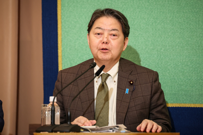 일본 정부가 일제강점기 강제노역 조선인 노동자 136명이 숨진 사건인 조세이 해저 탄광 수몰 사고 희생자 유골 수습 지원을 일축했다. 사진은 지난해 9월14일 하야시 요시마사 관방장관이 일본 도쿄 토론회에서 연설하는 모습. /사진=로이터