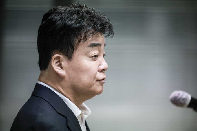 백종원 대표가 이끄는 외식기업 더본코리아가 농지법 위반 혐의 등으로 결국 검찰로 송치됐다. 사진은 지난 3월 서울 서초구의 한 회의공간에서 열린 더본코리아 주주총회에 참석한 백종원 더본코리아 대표. /사진=뉴시스