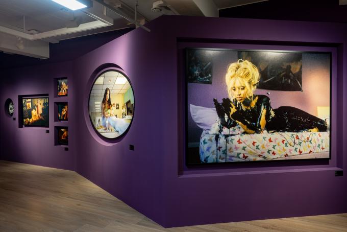 페트라 콜린스 fangirl, The Gaze, 2025, courtesy of DAELIM MUSEUM (대림미술관 제공)