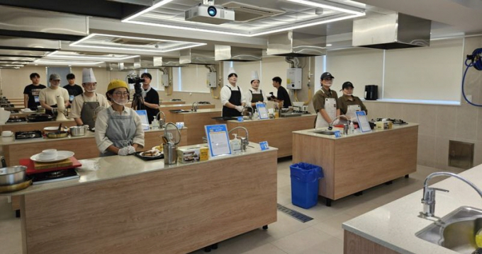 '남도 대표맛집 미식로드'에 참가한 30개 팀을 대상으로 실시된 실기 심사./사진=남도국제미식산업박람회 사무국