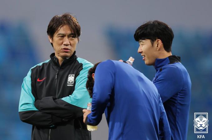 대한민국 축구 국가대표팀 홍명보 감독과 손흥민 (대한축구협회 제공) /뉴스1