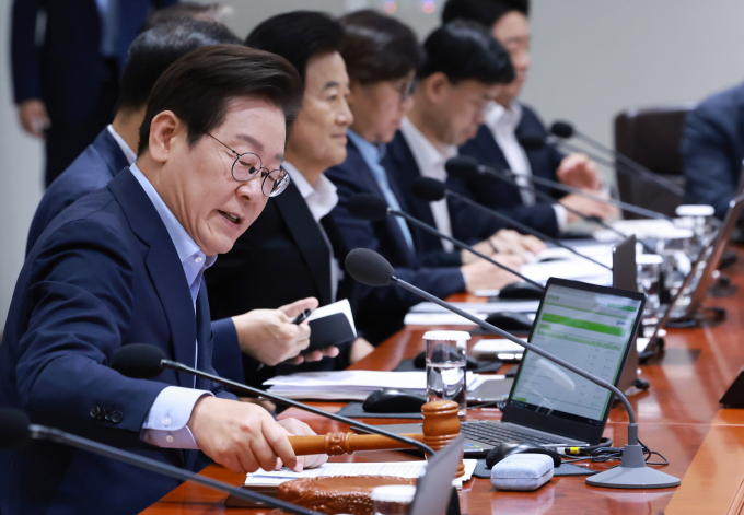 이재명 대통령이 29일 서울 용산 대통령실 청사에서 열린 제39회 국무회의(임시)에서 의사봉을 두드리고 있다. /사진=뉴시스(대통령실통신사진기자단)