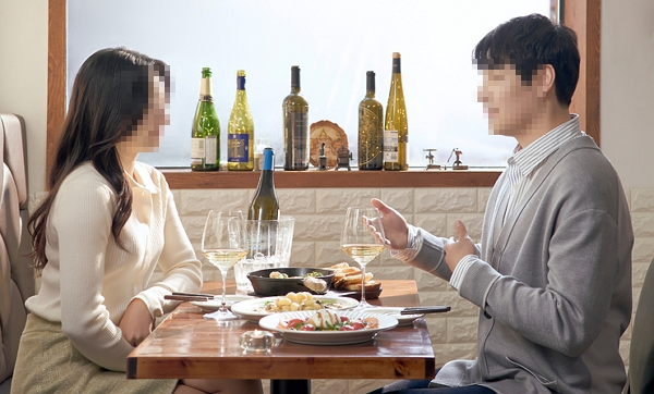 12세 연하 미스코리아 출신 여성과 데이트했다는 돌싱남 후기가 전해졌다. 사진은 기사의 이해를 돕기 위함. /사진=클립아트코리아