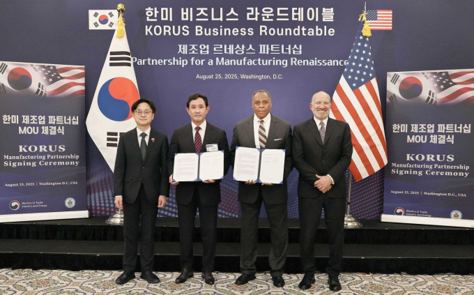 최윤범 고려아연 회장 한미 정상회담 사절단서 '존재감'↑ - 뉴스 썸네일 이미지