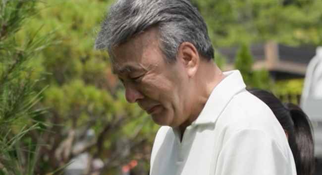 아들 묘소 앞에서 오열하는 박영규/사진= KBS 2TV ‘살림하는 남자들’ 