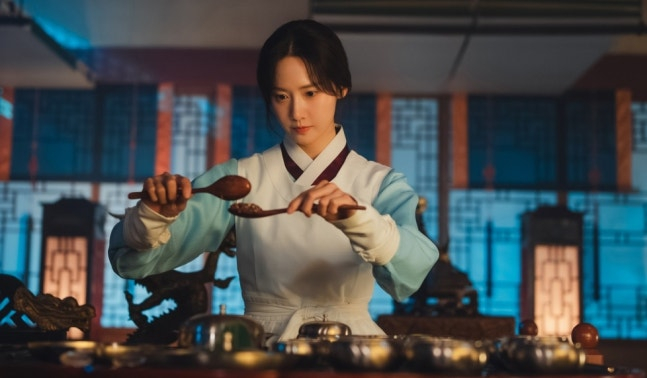  '폭군의 셰프' 임윤아가 폭군 이채민만을 위한 프렌치 코스 요리를 준비 중이다. / 사진=tvN '폭군의 셰프' 