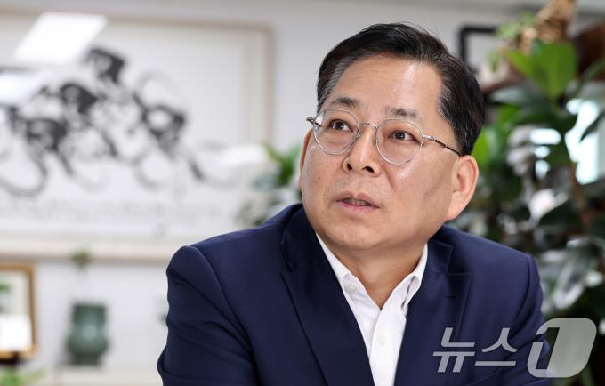 윤광식 성동문화재단 이사장이 28일 서울 성동구 집무실에서 뉴스1과 인터뷰하고 있다. 2025.8.28/뉴스1 ⓒ News1 구윤성 기자