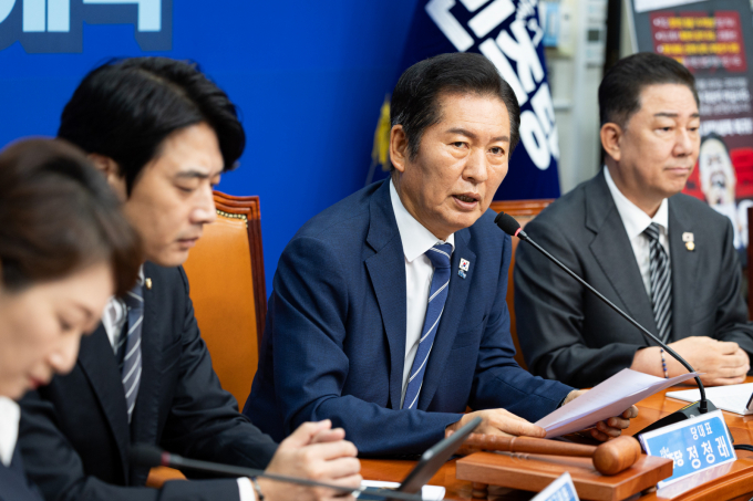 정청래 더불어민주당 대표가 1일 서울 여의도 국회에서 열린 당 최고위원회의에서 "검찰개혁, 언론개혁, 사법개혁 등 3대 개혁이라는 시대적 과제를 이번 정기국회에서 반드시 완수하겠다"고 발언했다. /사진=뉴스1