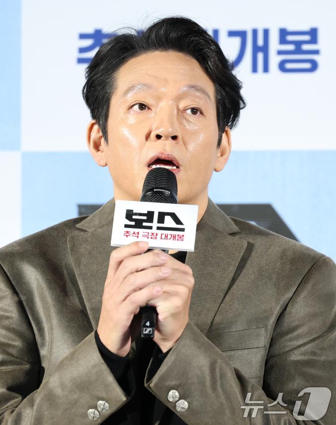 배우 박지환이 1일 오전 서울 메가박스 성수에서 열린 영화 '보스'(감독 라희찬) 제작보고회에 참석해 인사말을 하고 있다. ‘보스’는 조직의 미래가 걸린 차기 보스 선출을 앞두고 각자의 꿈을 위해 서로에게 보스 자리를 치열하게 ‘양보’하는 조직원들의 필사적인 대결을 그린 코믹 액션 영화다. 2025.9.1/뉴스1 ⓒ News1 권현진 기자