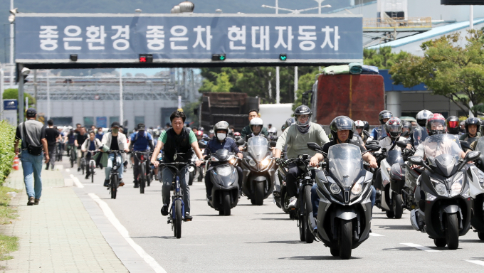 현대차·기아·GM한국사업장 노사가 임단협 협상에 진통을 겪으며 판매량 감소 우려가 커졌다 사진은 현대차 울산공장 명촌정문. /사진=뉴스1