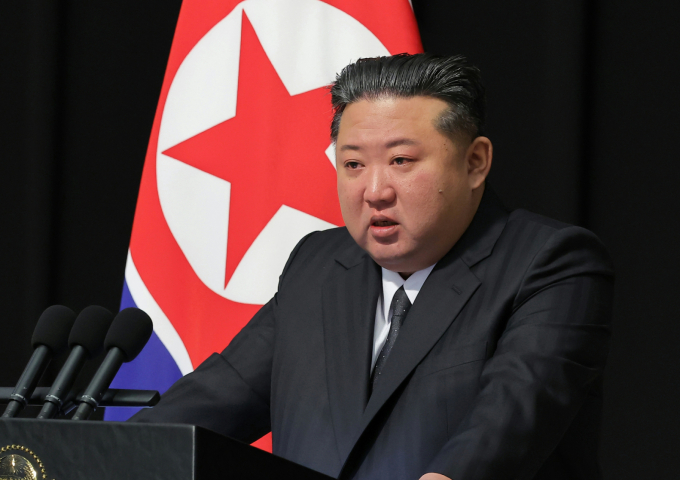 김정은 북한 국무위원장이 3일 중국에서 열리는 전승절 80주년 기념 행사에 참석하기 위해 1일 오후 전용열차를 타고 출발했다. 사진은 지난달 29일 목란관에서 해외 군사작전에서 특출한 공훈을 세운 참전 열사들의 유가족들을 만난 김정은 북한 국무위원장. /사진=뉴스1(노동신문)