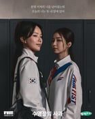 창작 뮤지컬 &#039;수영장의 사과&#039; 콘셉트 사진. &#039;현서&#039; 역의 이한별(왼쪽)과 &#039;지담&#039; 역의 효은.(국립정동극장 제공)