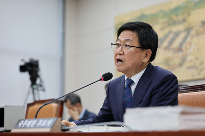 최교진 사회부총리 겸 교육부 장관 후보자가 2일 서울 여의도 국회 교육위원회에서 열린 인사청문회에서 북한 정권과 북한군은 대한민국의 적이 될수 있다"고 말했다. /사진=뉴스1