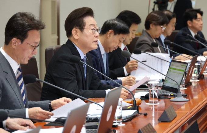 이재명 대통령이 2일 서울 용산구 대통령실 청사에서 열린 제40회 국무회의에서 "잠재성장률 하락 흐름을 반전시키는 첫 정부가 돼아한다. 범정부 차원의 종합대책을 신속히 마련하라"고 지시했다. /사진=뉴시스(대통령실통신사진기자단)