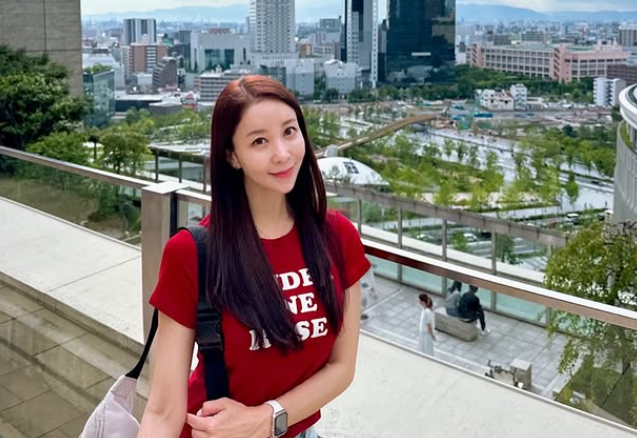 방송인 윤정수의 띠동갑 아내가 리포터 출신 원자현으로 알려져 눈길을 끌고 있다. /사진=원자현 인스타그램