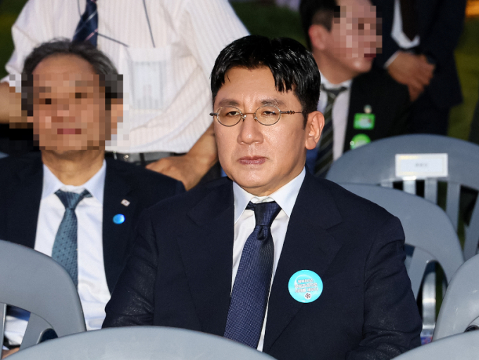  방시혁 하이브 의장이 지난달 15일 서울 세종대로 광화문광장에서 열린 제21대 대통령 국민임명식 '광복 80년, 국민주권으로 미래를 세우다' 행사에 참석해 있다. /사진=뉴시스