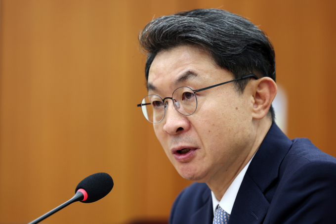 미국 주식을 다량 보유했던 이억원 금융위원장 후보자가 해당 투자를 이른바 '공부 목적'으로 해명했다. 사진은 이 후보자./사진=뉴스1