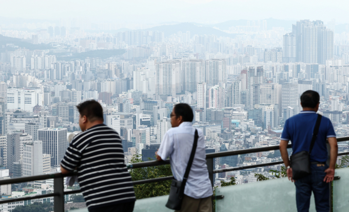 서울 남산타워에서 바라본 아파트 단지 모습/사진=뉴스1