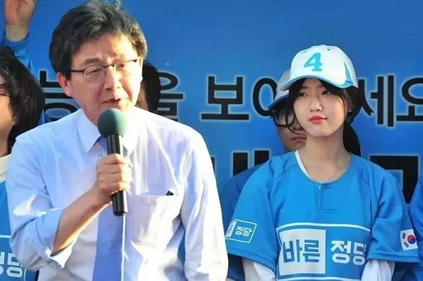 유승민 전 국회의원 딸 유담씨가 인천대학교 글로벌정경대학 조교수로 강의를 시작했다. 사진은 유승민 전 국회의원과 딸 유담씨가 함께 유세하고 있는 모습. /사진=뉴스1