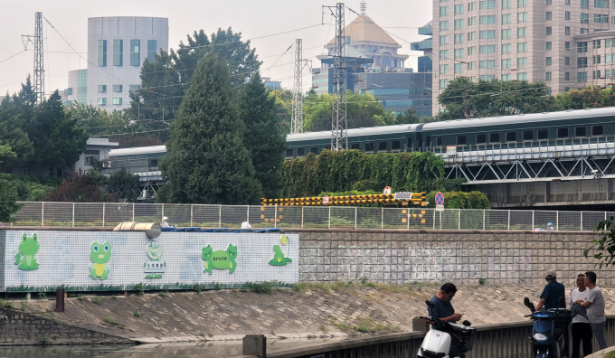 김정은 북한 국무위원장이 2일 중국 베이징에 도착했다. 사진은 지난 2일 중국 베이징역 인근을 지난 김정은 북한 국무위원장이 탑승한 것으로 추정되는 특별열차. /사진=뉴스1(평양노동신문)