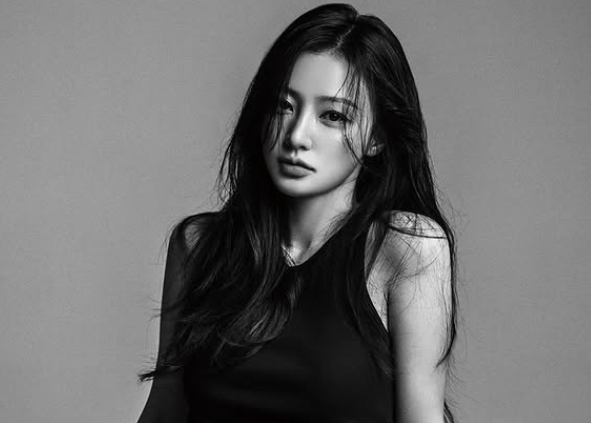 배우 송하윤이 학교폭력으로 인한 강제전학 사실을 부인한 가운데, 고등학교 동창이 이를 반박하는 입장을 내놓았다. /사진=송하윤 인스타그램
