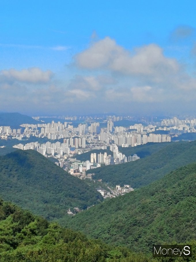 무등산에서 바라본 광주광역시 전경/사진=이재호 기자