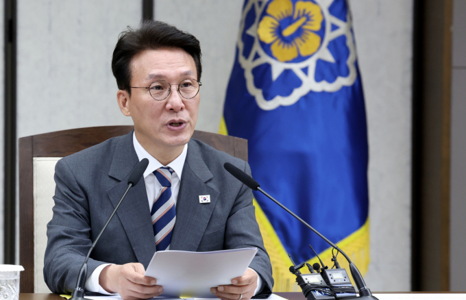 김민석 국무총리가 3일 세종 어진동 정부세종청사에서 열린 국정현안관계장관회의에서 "현장 대응력을 높일수 있는 소방역량의 강화가 절실하다"며 "내년 소방 R&D 예산을 503억원 규모로 확대 편성하겠다"라고 말했다.
