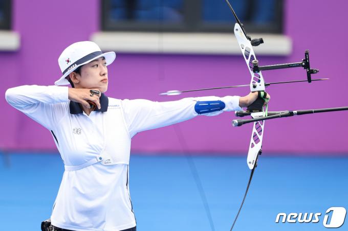여자 리커브 대표팀의 안산. /뉴스1 DB ⓒ News1 유승관 기자