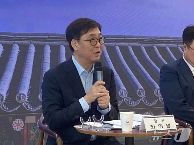 최휘영 문화체육관광부 장관이 취임 한 달을 맞아 4일 출입기자단을 만나 이같이 말했다.