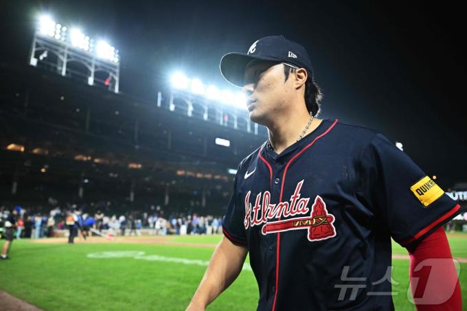 애틀랜타 브레이브스 내야수 김하성(왼쪽)이 4일(한국시간) 열린 2025 메이저리그 시카고 컵스전에서 7회초 역전 3점 홈런을 터뜨려 5-1 승리를 이끌었다. ⓒ AFP=뉴스1