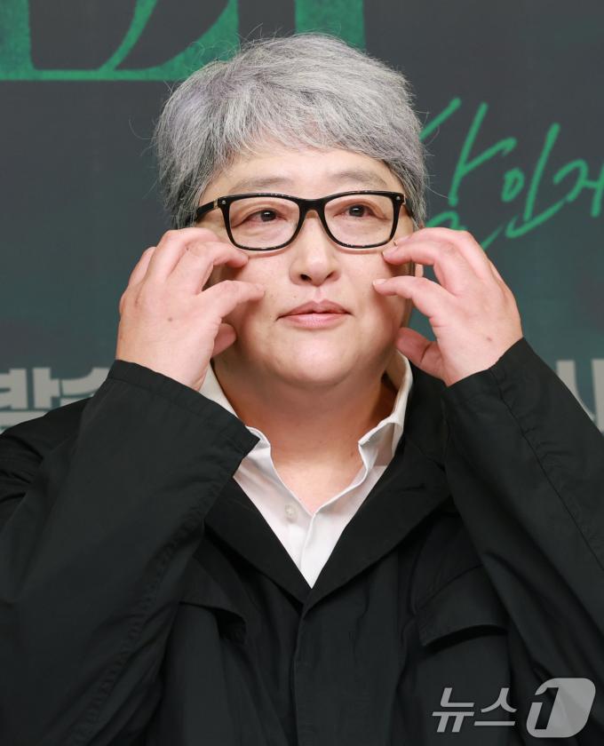 변영주 감독이 4일 오후 서울 목동 SBS에서 열린 금토드라마 '사마귀: 살인자의 외출'(연출 변영주/극본 이영종) 제작발표회에 참석해 포즈를 취하고 있다. 2025.9.4/뉴스1 ⓒ News1 권현진 기자