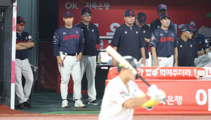 어부지리로 4위를 차지한 롯데 자이언츠가 SSG랜더스와의 원정경기에서 수성에 도전한다. 사진은 지난 3일 KT위즈에게 패한 롯데 선수단의 모습. /사진=스타뉴스