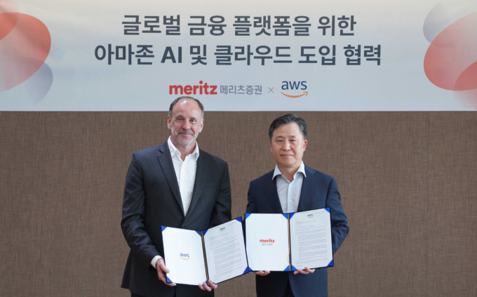 메리츠증권이 AWS와 AI 및 클라우드 협력에 나섰다. 사진은 장원재 메리츠증권 대표(오른쪽)와 하이메 발레스 AWS 아시아·태평양·일본 총괄 부사장. /사진=메리츠증권