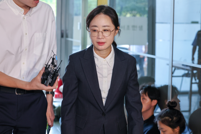 최지현 전 대통령실 인사비서관이 5일 서울 서초구 순직해병특검팀 사무실에서 이종섭 전 국방부 장관 호주대사 임명 배경과 관련해 참고인 신분 조사를 받기 위해 출석하고 있다. /사진=뉴스1