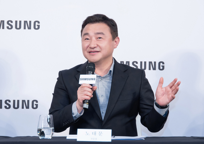 노태문 삼성전자 DX부문장(사장)이 지난 4일(현지시간) 독일 베를린에서 열린 국내 언론과의 기자간담회에서 취재진의 질문에 답변하고 있다. / 사진=삼성전자