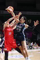 아산 우리은행이 5일 열린 박신자컵 조별리그 A조 최종전에서 후지쓰에 63-64로 졌고, 4강 진출에 실패했다. (WKBL 제공)