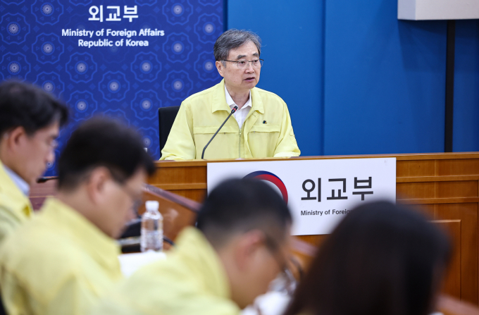  조현 외교부 장관이 6일 서울 종로구 외교부에서 열린 재외국민보호대책본부 본부-공관 합동 대책회의에서 모두발언을 하고 있다./사진-뉴스1
