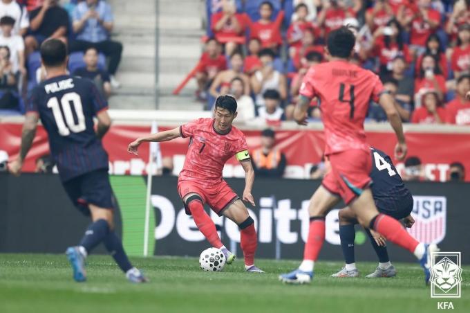 미국을 상대로 돌파하는 손흥민(대한축구협회 제공)